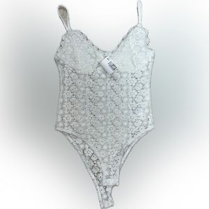 H&M white crotchet floral lace bodysuit